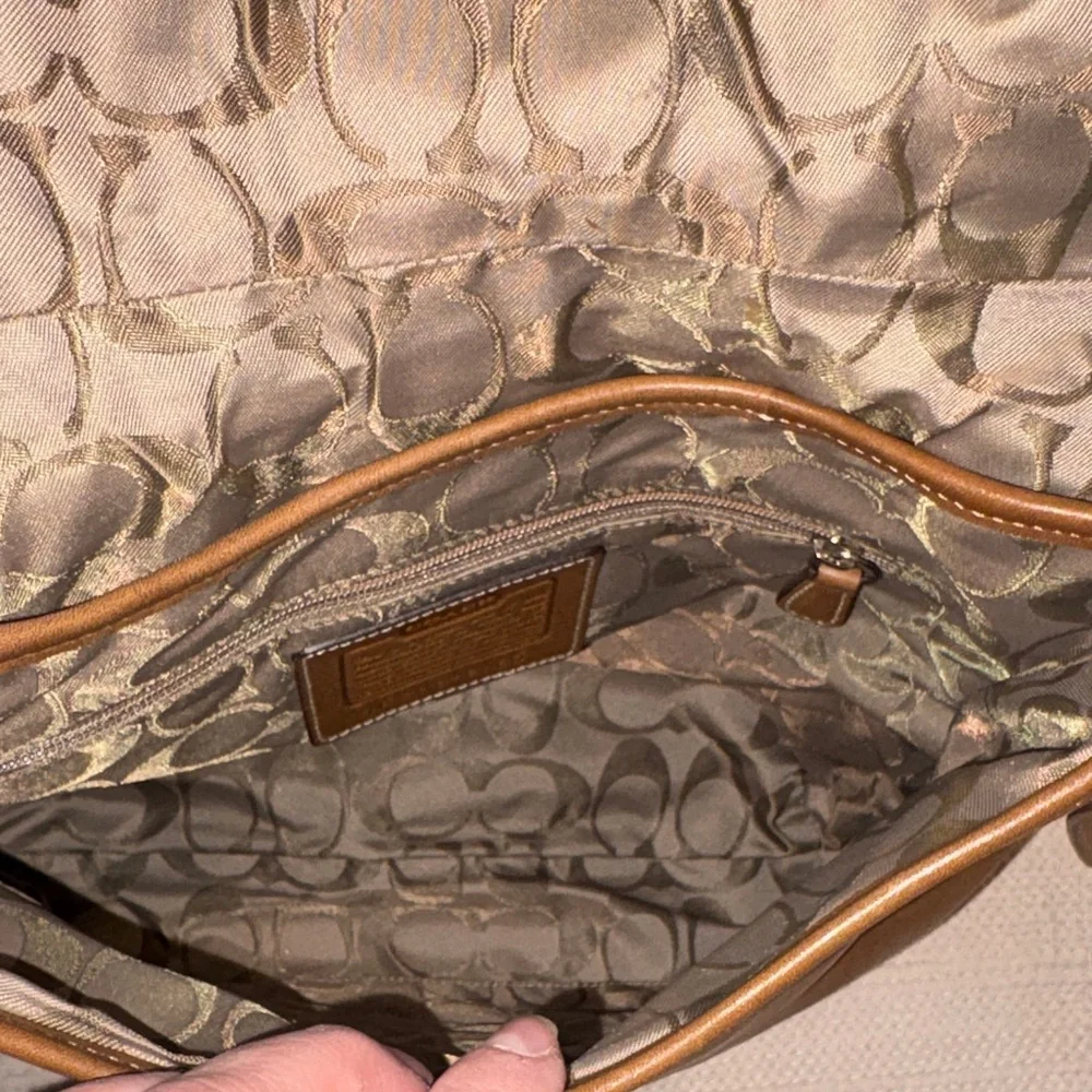 Coach Soho Vintage. Leather/Silver Buckle Crossbody Saddlebag. EUC - Picture 14 of 16